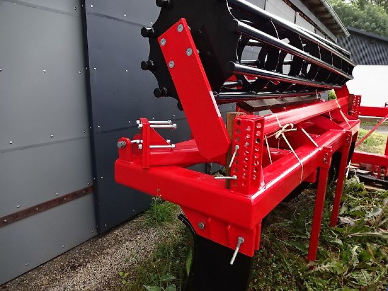 Tiefenlockerer des Typs M&H Tiefenlocker 3 Meter 5 Zinken, Neumaschine in Neureichenau (Bild 9)