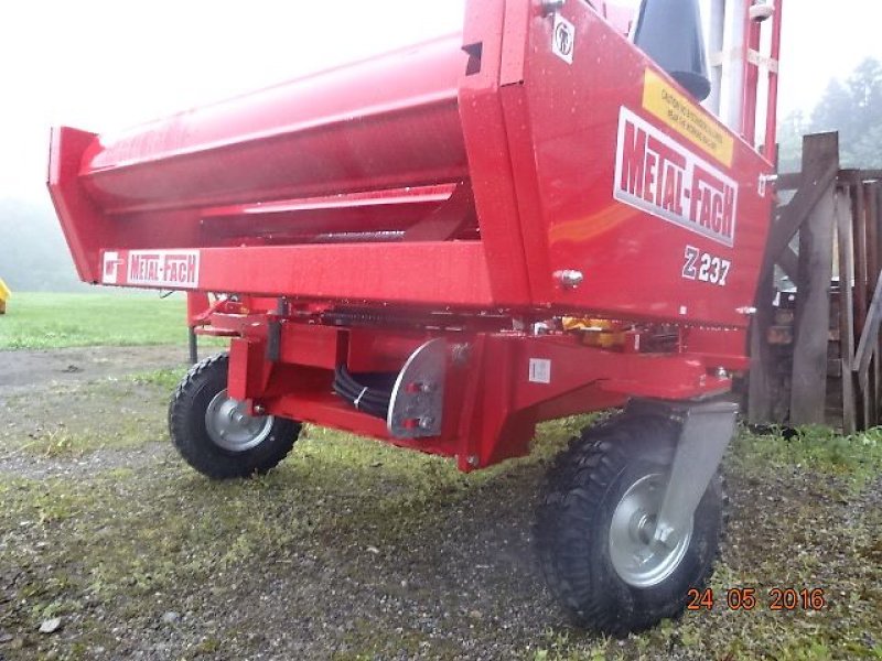 Ballenwickler des Typs Metal-Fach Z 237-10 - Sonderpreis - Wickelgerät - Dreipunktanbau- Hecklader, Neumaschine in Neureichenau (Bild 3)