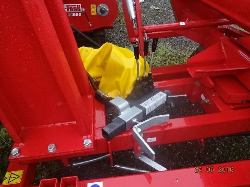 Ballenwickler des Typs Metal-Fach Z 237-10 - Sonderpreis - Wickelgerät - Dreipunktanbau- Hecklader, Neumaschine in Neureichenau (Bild 7)