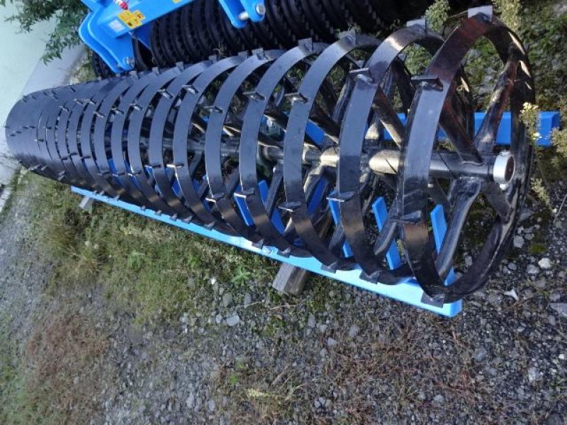 Packer & Walze des Typs Sonstige V Ring- Walze 3 Meter mit Mitnehmer, Neumaschine in Neureichenau (Bild 3)