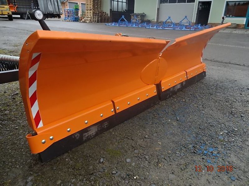 Schneepflug des Typs New Agro Vario M - 330 - Varioschneepflug, Neumaschine in Neureichenau (Bild 19)