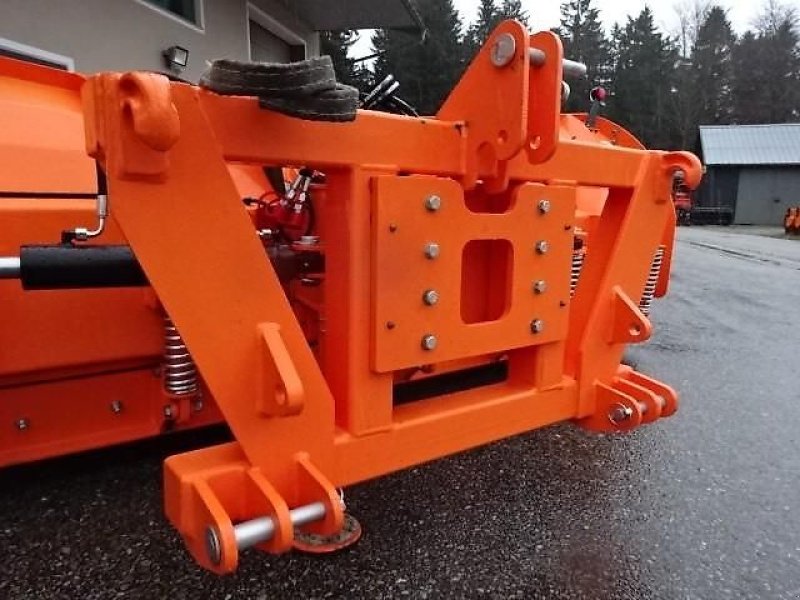 Schneepflug des Typs New Agro Vario M - 330 - Varioschneepflug, Neumaschine in Neureichenau (Bild 11)