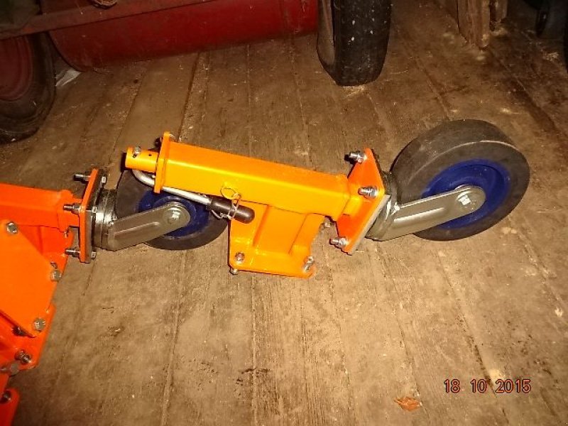 Schneepflug des Typs New Agro Vario M - 330 - Varioschneepflug, Neumaschine in Neureichenau (Bild 21)