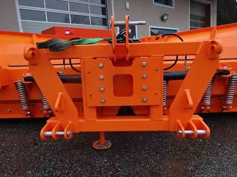Schneepflug des Typs New Agro Vario M - 330 - Varioschneepflug, Neumaschine in Neureichenau (Bild 8)