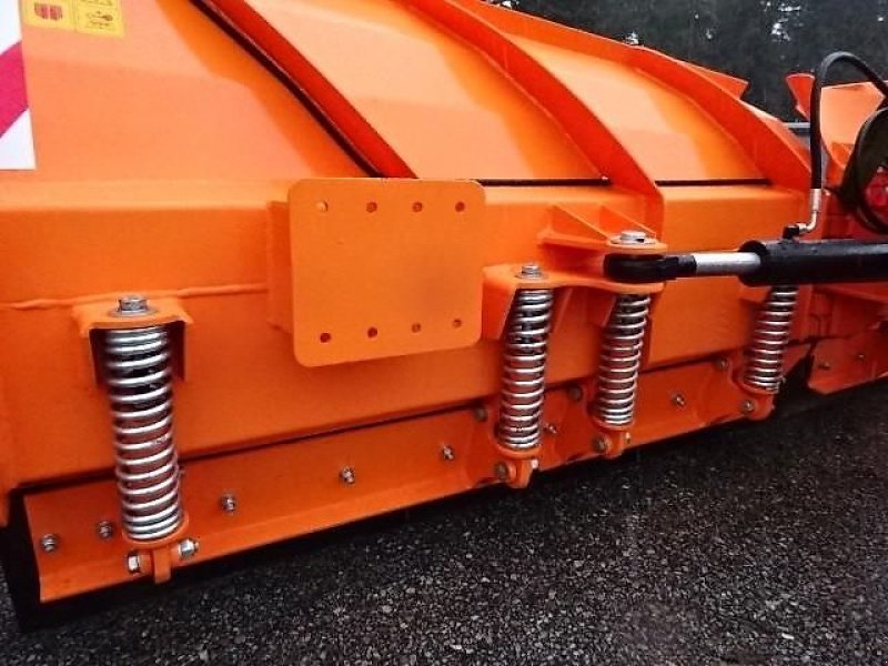 Schneepflug des Typs New Agro Vario M - 330 - Varioschneepflug, Neumaschine in Neureichenau (Bild 26)