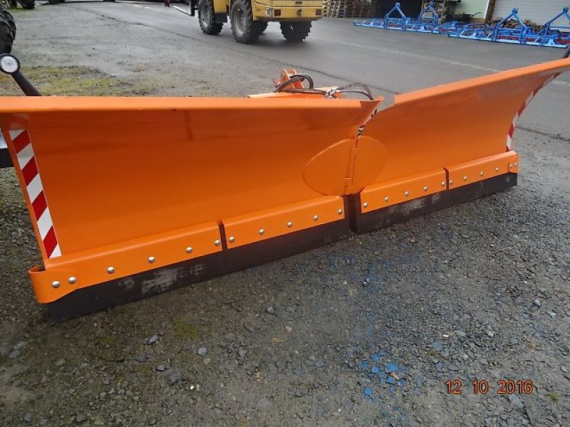 Schneepflug des Typs New Agro Vario M - 330 - Varioschneepflug, Neumaschine in Neureichenau (Bild 5)
