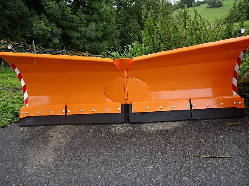 Schneepflug des Typs SVD Vario M 300- Varioschneepflug- Stabile Ausführung, Neumaschine in Neureichenau (Bild 4)