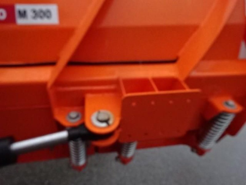 Schneepflug des Typs SVD Vario M 300- Varioschneepflug- Stabile Ausführung, Neumaschine in Neureichenau (Bild 23)