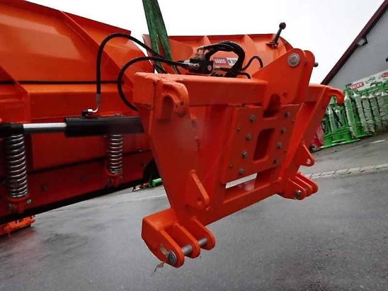 Schneepflug des Typs SVD Vario M 300- Varioschneepflug- Stabile Ausführung, Neumaschine in Neureichenau (Bild 21)