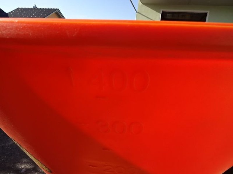 Schneepflug des Typs Bellon Mit 056-1 / 056 2- Salzstreuer m . hydrl. Schieber- Neu - mit Abdeckplane- Trichterstreuer - mit 200 Liter - 300 Liter - 400 Liter oder 600 Liter Inhalt, Neumaschine in Neureichenau (Bild 9)