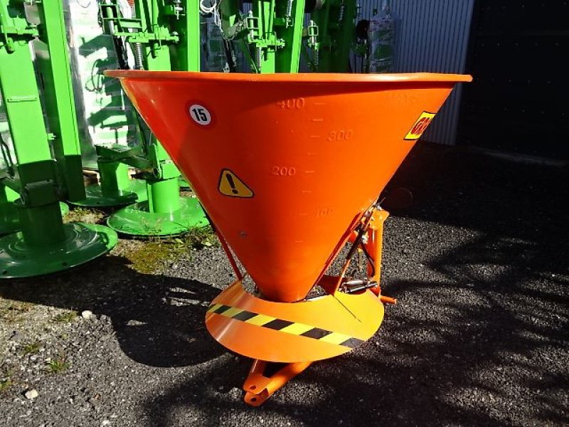 Schneepflug des Typs Bellon Mit 056-1 / 056 2- Salzstreuer m . hydrl. Schieber- Neu - mit Abdeckplane- Trichterstreuer - mit 200 Liter - 300 Liter - 400 Liter oder 600 Liter Inhalt, Neumaschine in Neureichenau (Bild 10)