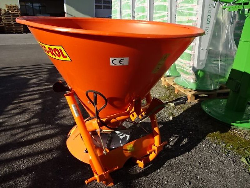 Schneepflug des Typs Bellon Mit 056-1 / 056 2- Salzstreuer m . hydrl. Schieber- Neu - mit Abdeckplane- Trichterstreuer - mit 200 Liter - 300 Liter - 400 Liter oder 600 Liter Inhalt, Neumaschine in Neureichenau (Bild 14)