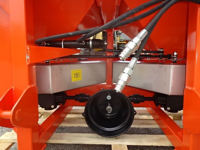 Schneepflug des Typs Rol-Ex NEUE- N0 56/  3- Salzstreuer -  600 und  Liter  1000 möglich, Neumaschine in Neureichenau (Bild 9)