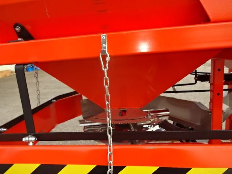 Schneepflug des Typs Rol-Ex NEUE- N0 56/  3- Salzstreuer -  600 und  Liter  1000 möglich, Neumaschine in Neureichenau (Bild 22)