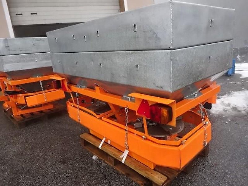 Schneepflug des Typs Bellon Mit Salzstreuer 1000 Liter - 2 Streuräder-, Neumaschine in Neureichenau (Bild 14)