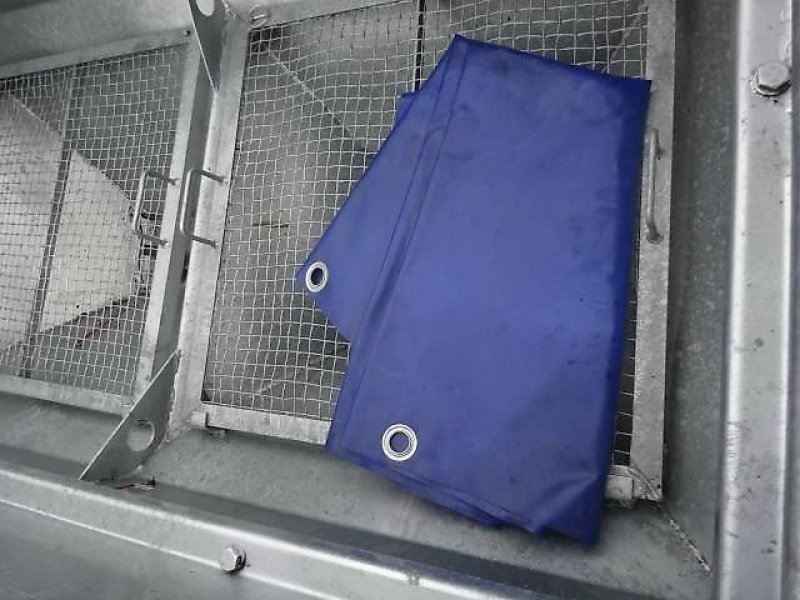 Schneepflug des Typs Bellon Mit Salzstreuer 1000 Liter - 2 Streuräder-, Neumaschine in Neureichenau (Bild 7)