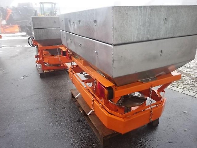 Schneepflug des Typs Bellon Mit Salzstreuer 1000 Liter - 2 Streuräder-, Neumaschine in Neureichenau (Bild 21)