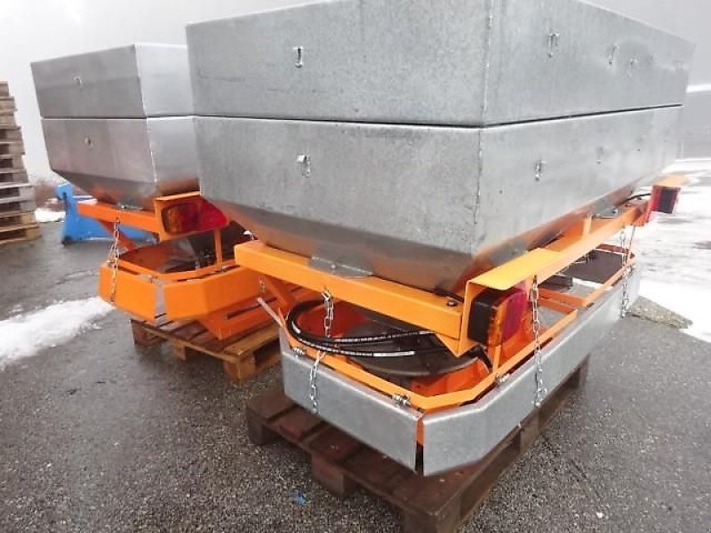 Schneepflug des Typs Bellon Mit Salzstreuer 1000 Liter - 2 Streuräder-, Neumaschine in Neureichenau (Bild 11)