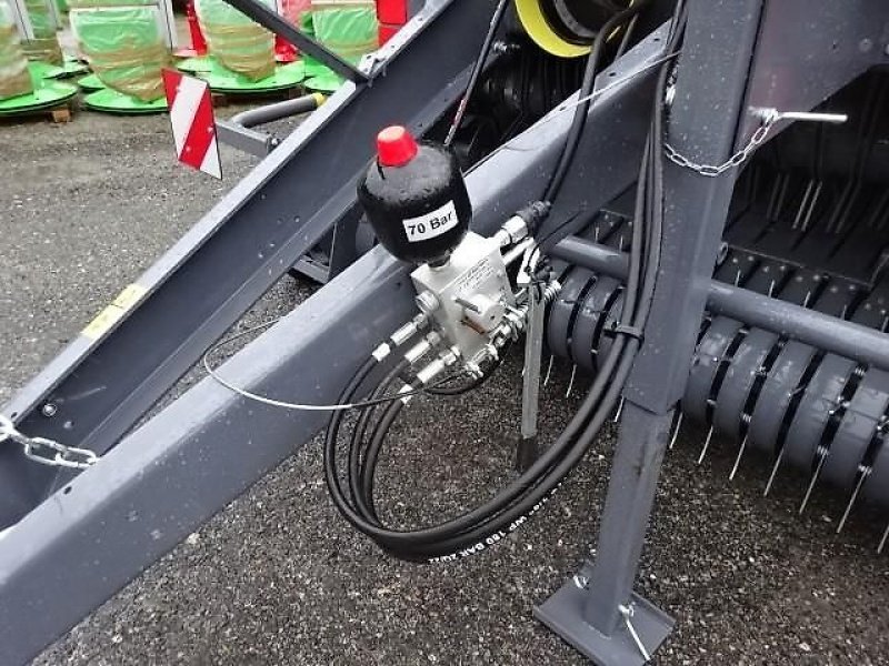 Rundballenpresse des Typs Metal-Fach Z 562 RN - Presse m Rotor- Messer- Zentralschmierung. mit Bremse- Top Preis, Neumaschine in Neureichenau (Bild 4)