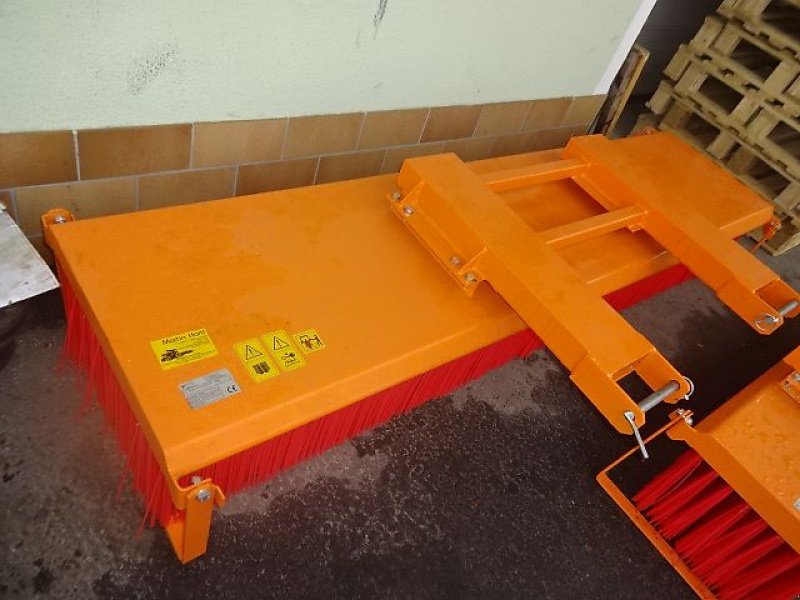 Kehrmaschine des Typs S&F Kehrbesen 1,5 Meter oder 2,5 Meter  f Stapleranbau- Schiebebesen, Neumaschine in Neureichenau (Bild 2)