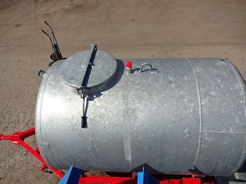 Wasserfass des Typs S&F 2000 Liter Wassertank mit Fahrgestell, Neumaschine in Neureichenau (Bild 4)