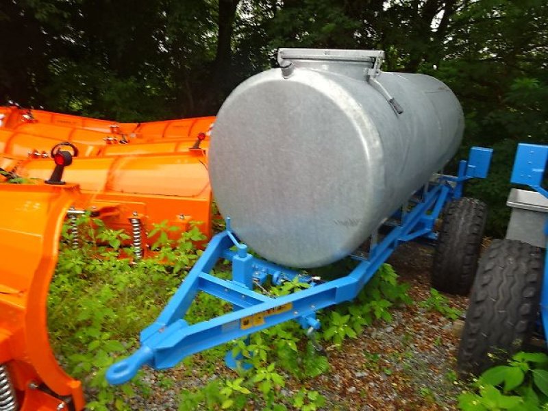 Wasserfass des Typs S&F 2000 Liter Wassertank mit Fahrgestell, Neumaschine in Neureichenau (Bild 2)
