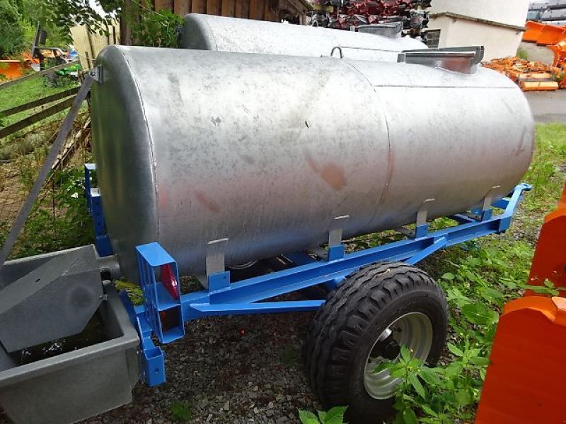 Wasserfass des Typs S&F 2000 Liter Wassertank mit Fahrgestell, Neumaschine in Neureichenau (Bild 3)