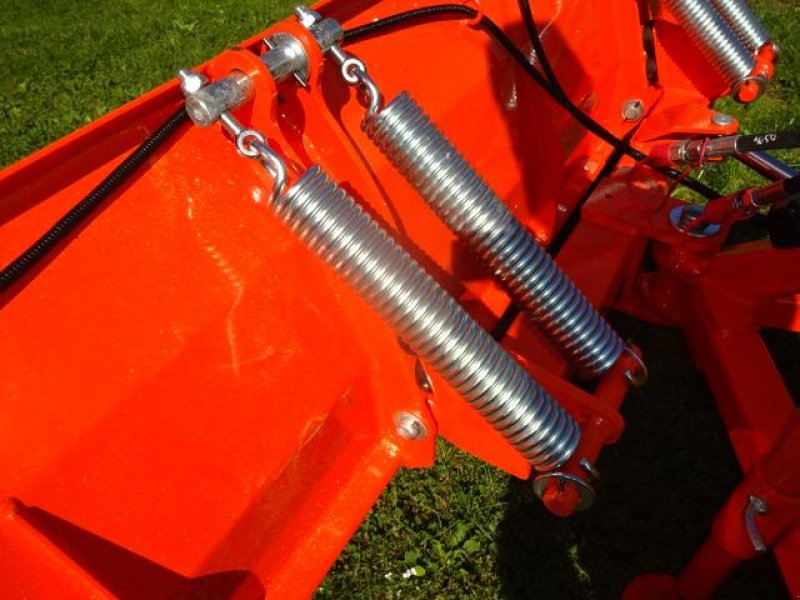 Schneepflug des Typs Sonstige Schneeschild 2 Meter- H - L - M - Hydraulisch schwenkbar- Anbau an Dreipunkt, Neumaschine in Neureichenau (Bild 12)