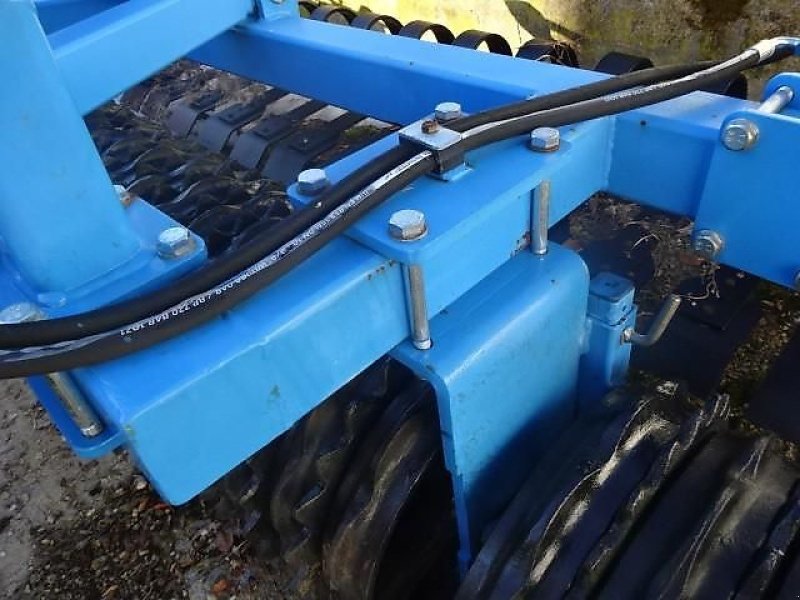 Packer & Walze des Typs S&F Frontcambridgewalze- Frontpacker -3-Meter - Lenkbock- hydrl., Neumaschine in Neureichenau (Bild 27)