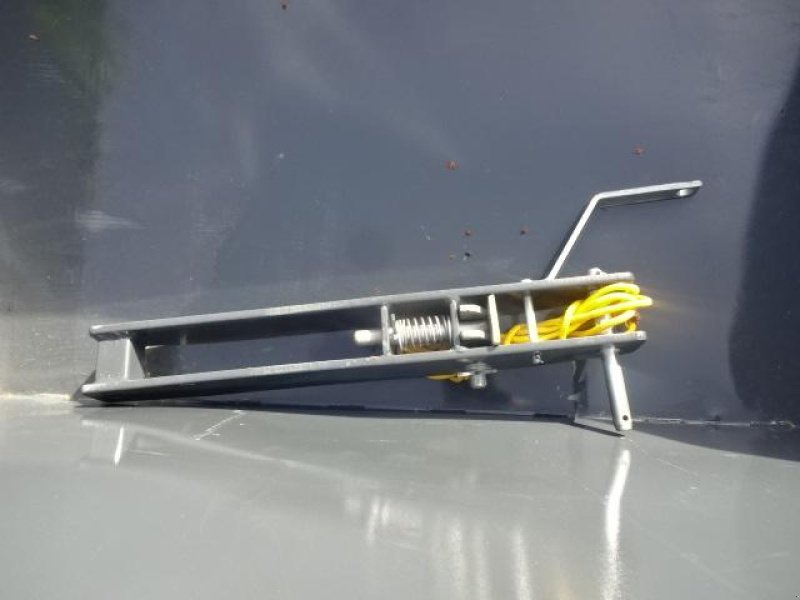 Hoflader des Typs Sonstige 1M - 1,2 M - 1,4 M - 1,6 M - 1,8 M - 2  Meter- Heckkontainer - Dreipunktanbau - Auskippbar, Neumaschine in Neureichenau (Bild 8)