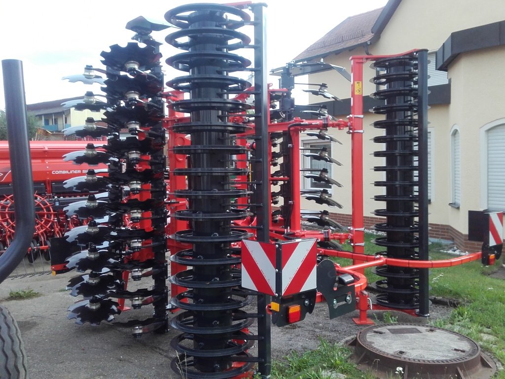 Scheibenegge des Typs Kuhn Optimer+503 R, Neumaschine in Amberg (Bild 4)