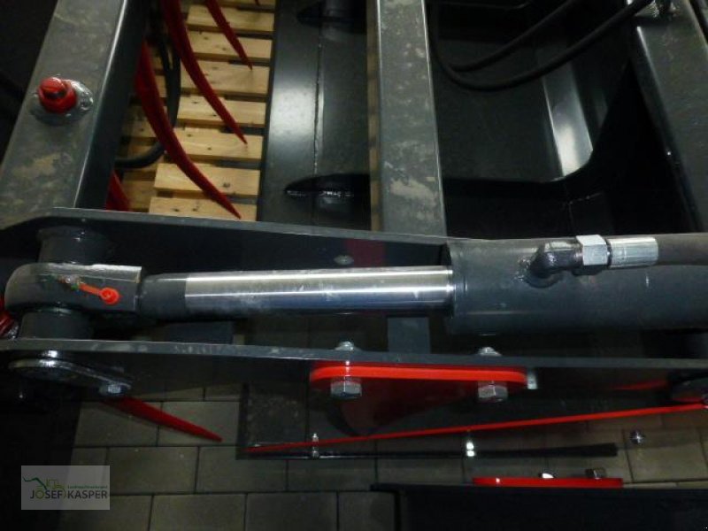 Frontladerzubehör des Typs Inter Tech Krokodil-Schaufel, Neumaschine in Alitzheim (Bild 15)