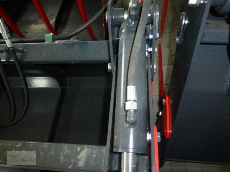 Frontladerzubehör des Typs Inter Tech Krokodil-Schaufel, Neumaschine in Alitzheim (Bild 16)