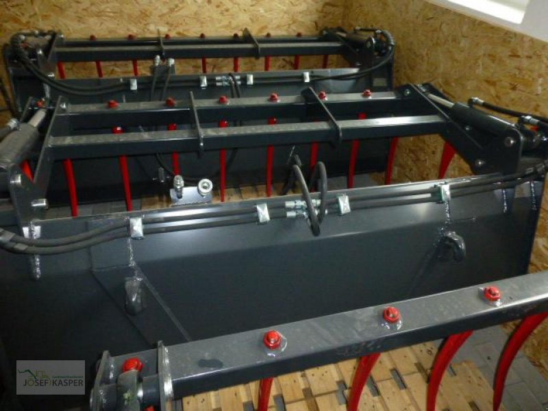 Frontladerzubehör des Typs Inter Tech Krokodil-Schaufel, Neumaschine in Alitzheim (Bild 11)