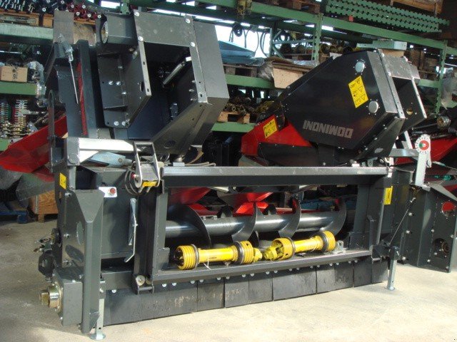 Maispflückvorsatz des Typs Dominoni SL 978 BG, Neumaschine in Baumgarten (Bild 10)