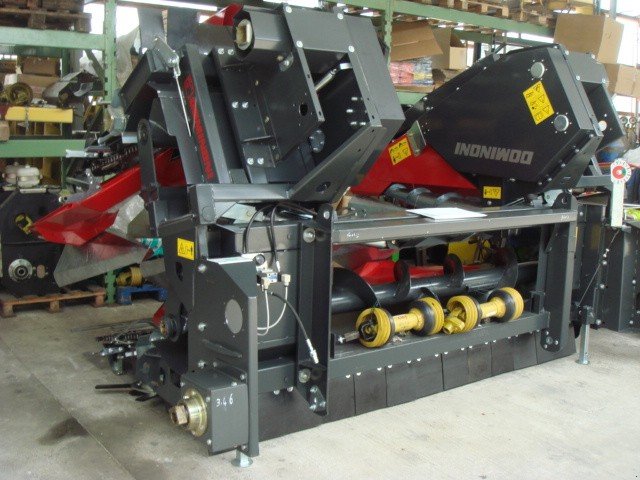 Maispflückvorsatz des Typs Dominoni SL 966 BG M, Neumaschine in Baumgarten (Bild 7)