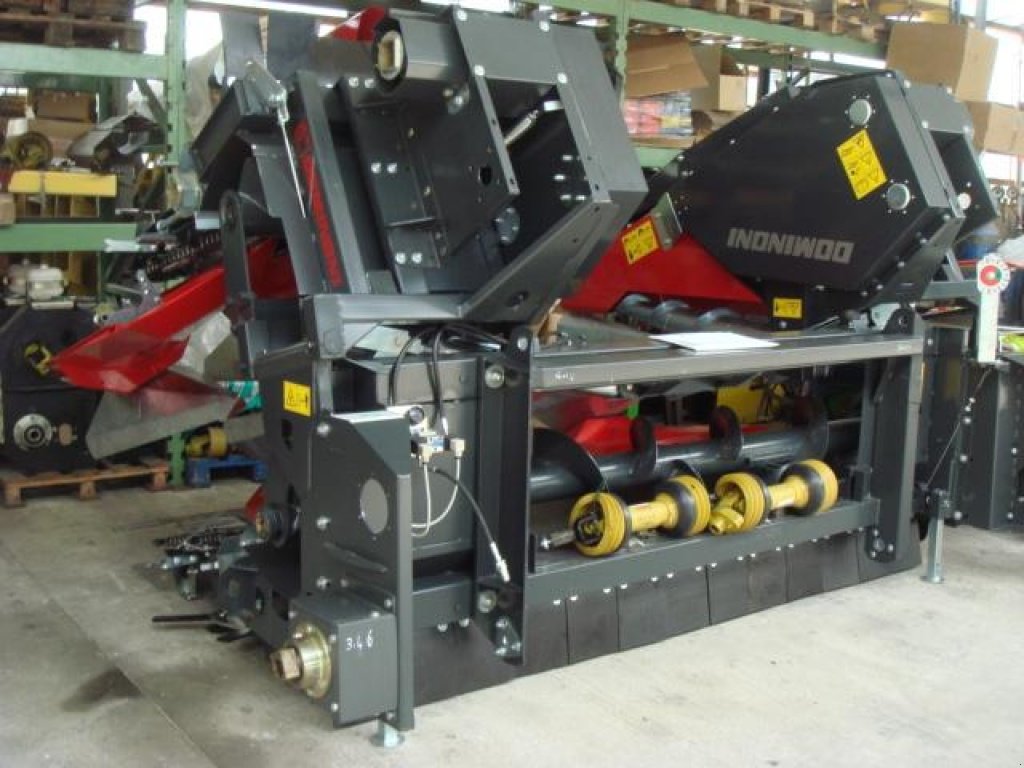 Maispflückvorsatz des Typs Dominoni SL 966 BG M, Neumaschine in Baumgarten (Bild 20)