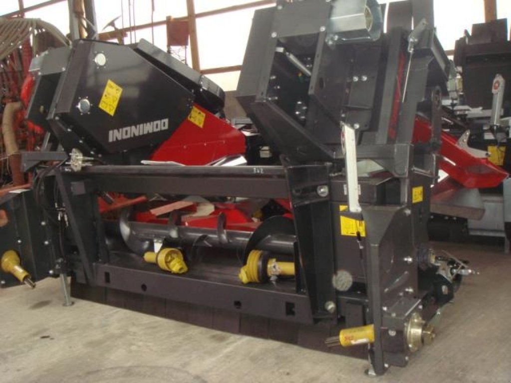 Maispflückvorsatz des Typs Dominoni SL 966 BG M, Neumaschine in Baumgarten (Bild 16)