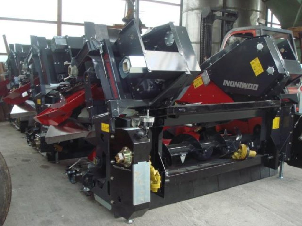 Maispflückvorsatz des Typs Dominoni SL 966 BG M, Neumaschine in Baumgarten (Bild 15)