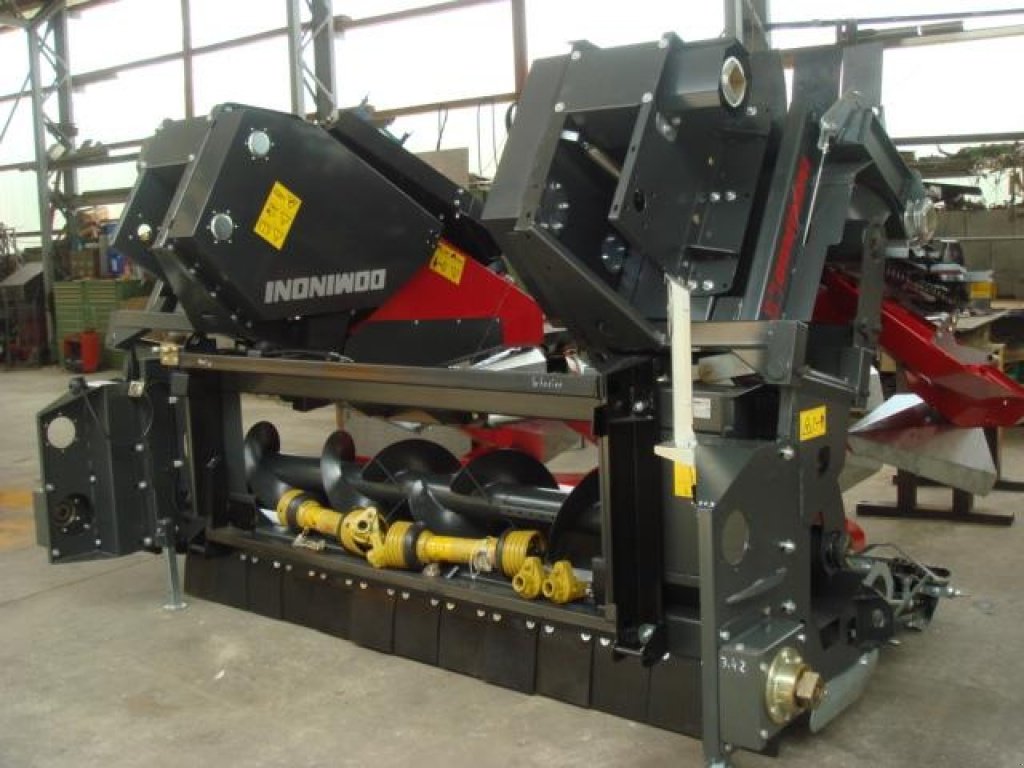 Maispflückvorsatz des Typs Dominoni SL 966 BG M, Neumaschine in Baumgarten (Bild 19)