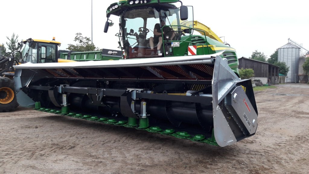 GPS-Schneidwerk des Typs Dominoni Multi Power Disc 760, Neumaschine in Baumgarten (Bild 2)