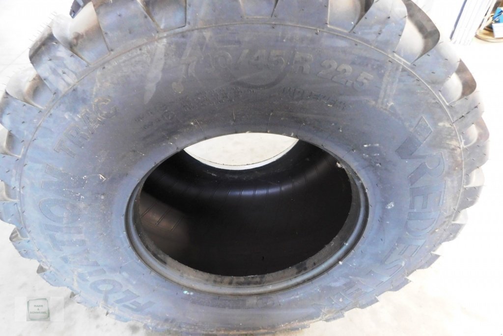 Reifen des Typs Vredestein 710/45R22,5 Flotation, Neumaschine in Gross-Bieberau (Bild 4)