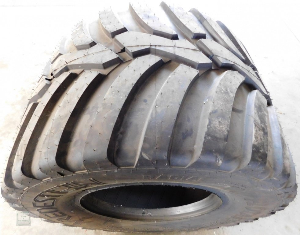 Reifen des Typs Vredestein 710/45R22,5 Flotation, Neumaschine in Gross-Bieberau (Bild 2)