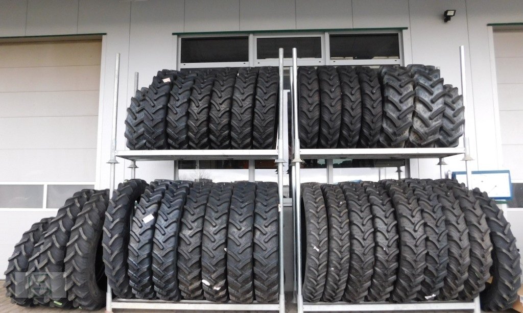 Reifen des Typs Kleber 270/95R32 + 270/95R48 + 300/95R46, Neumaschine in Gross-Bieberau (Bild 1)