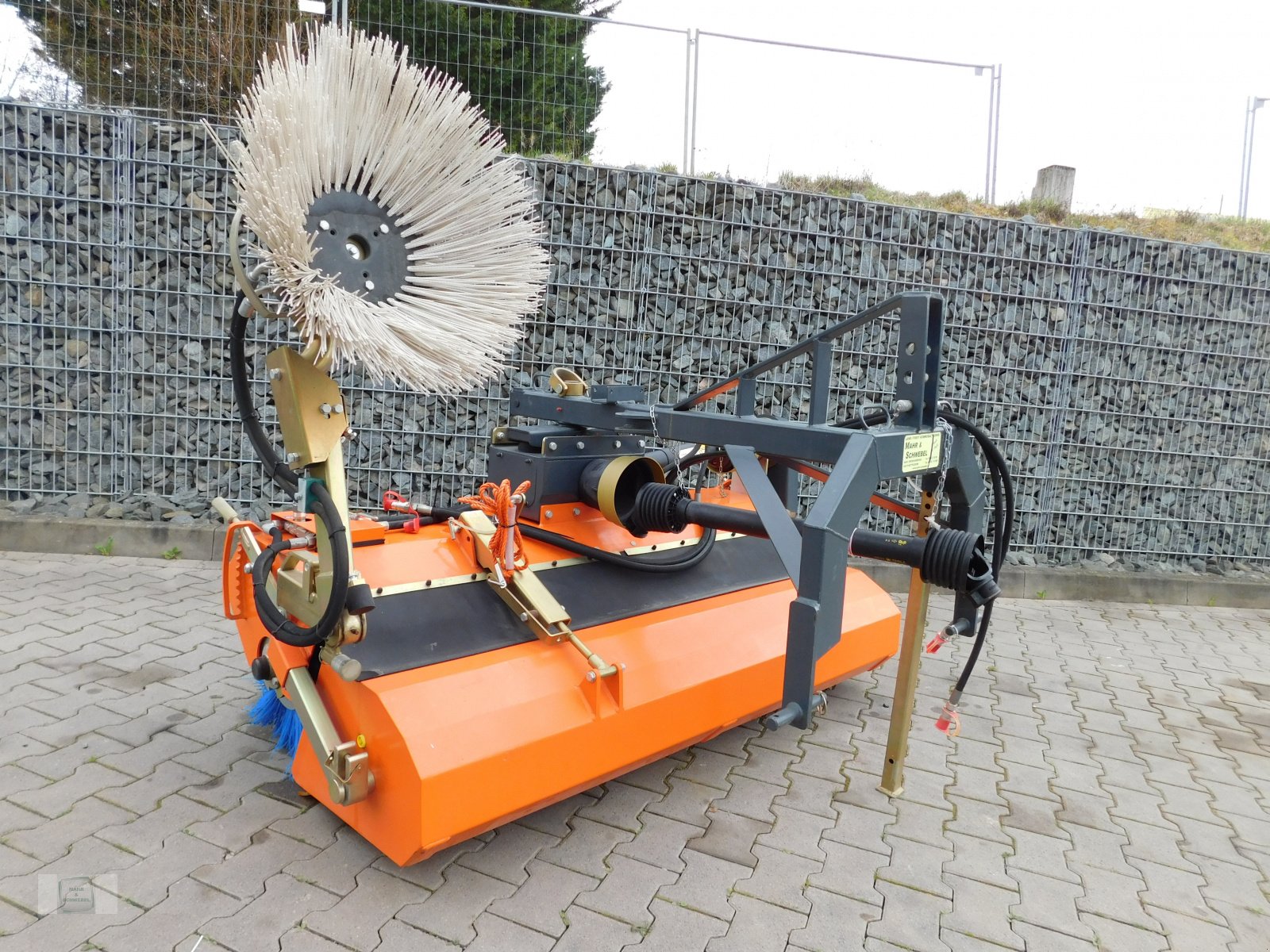 Kehrmaschine des Typs Tuchel Plus 590, Neumaschine in Gross-Bieberau (Bild 1)