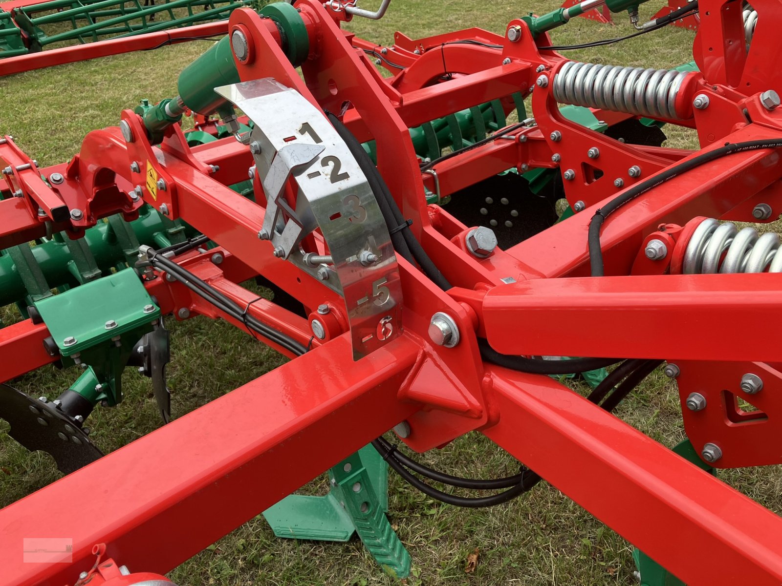 Grubber des Typs Agro-Masz Runner 30, Neumaschine in Marsberg (Bild 16)