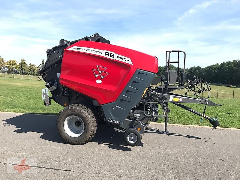 Rundballenpresse des Typs Massey Ferguson MF 4160 V Xtra / Lely, Neumaschine in Oederan (Bild 1)