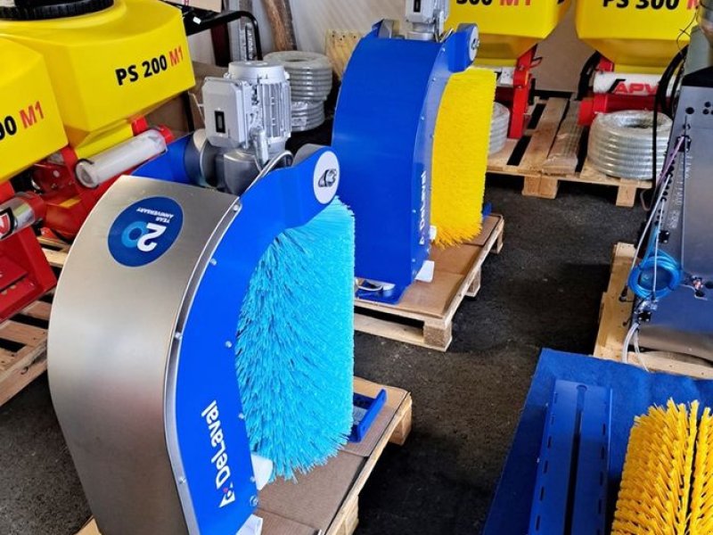 Sonstige Hoftechnik des Typs Alfa Laval Kuhbürste SCB, Neumaschine in St. Marienkirchen (Bild 1)