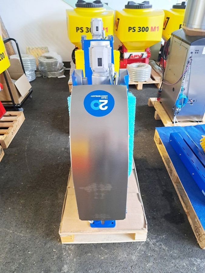 Sonstige Hoftechnik des Typs Alfa Laval Kuhbürste SCB, Neumaschine in St. Marienkirchen (Bild 7)