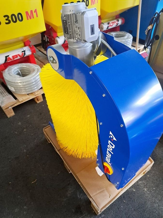 Sonstige Hoftechnik des Typs Alfa Laval Kuhbürste SCB, Neumaschine in St. Marienkirchen (Bild 4)